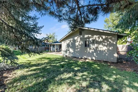 1744 Concord Way Medford OR 97504