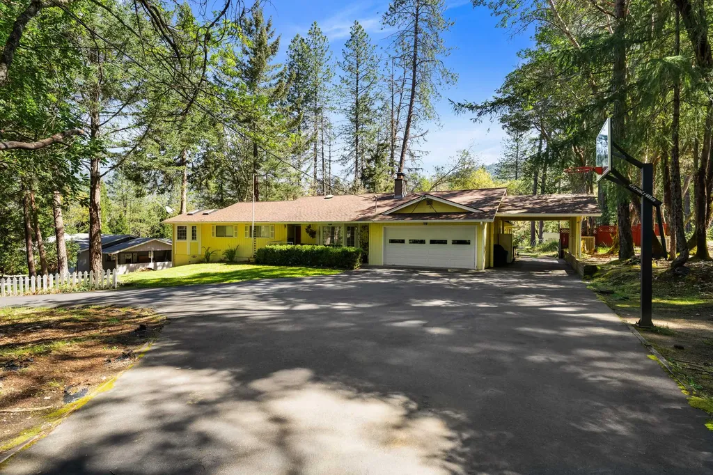 310 Surrey Drive Grants Pass OR 97526