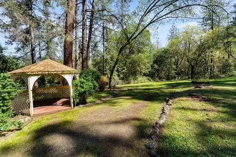 310 Surrey Drive Grants Pass OR 97526