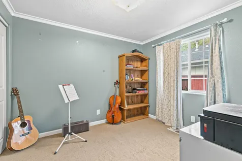 1557 Summer Place Talent OR 97540