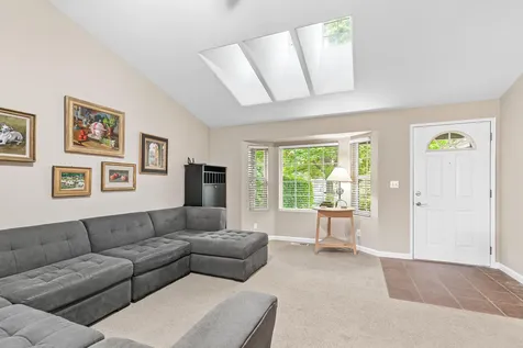 1557 Summer Place Talent OR 97540