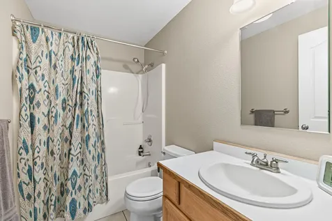1557 Summer Place Talent OR 97540