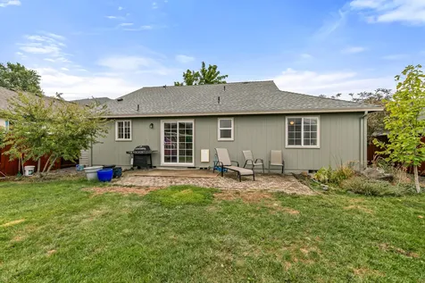 1557 Summer Place Talent OR 97540