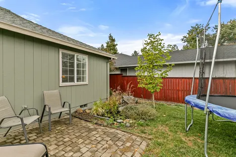 1557 Summer Place Talent OR 97540