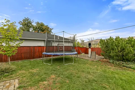 1557 Summer Place Talent OR 97540