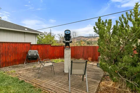 1557 Summer Place Talent OR 97540