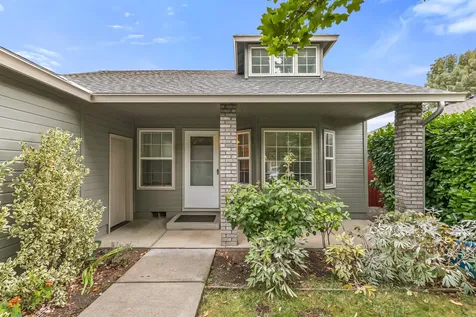 1557 Summer Place Talent OR 97540
