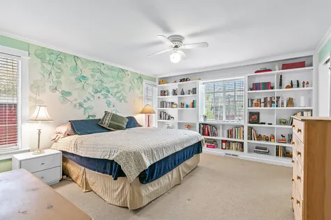 1557 Summer Place Talent OR 97540