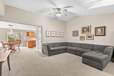 1557 Summer Place Talent OR 97540
