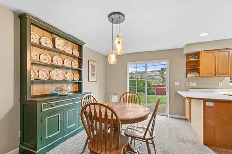 1557 Summer Place Talent OR 97540