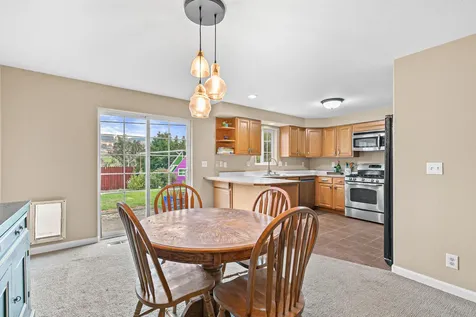 1557 Summer Place Talent OR 97540