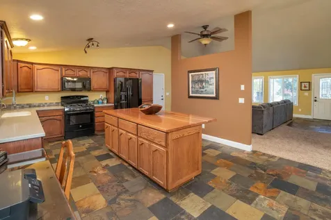 25252 Raven Lane Bend OR 97701