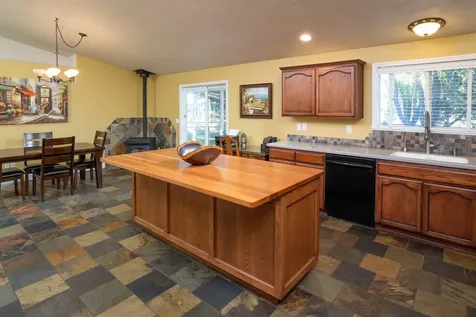 25252 Raven Lane Bend OR 97701