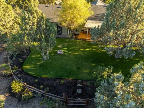 25252 Raven Lane Bend OR 97701