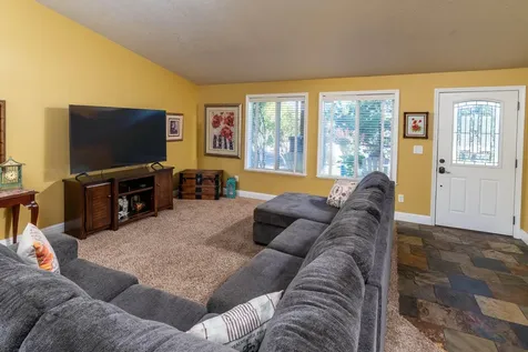 25252 Raven Lane Bend OR 97701