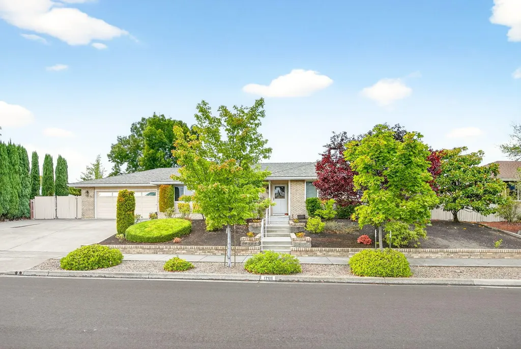 1266 La Loma Drive Medford OR 97504