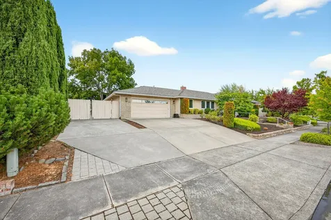 1266 La Loma Drive Medford OR 97504