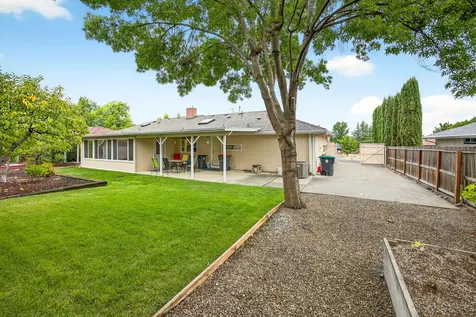1266 La Loma Drive Medford OR 97504