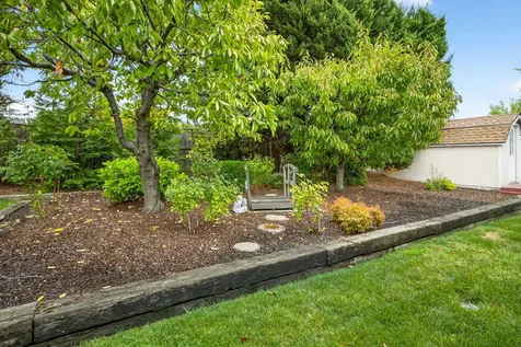 1266 La Loma Drive Medford OR 97504