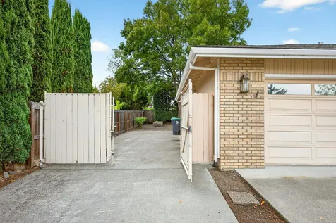 1266 La Loma Drive Medford OR 97504