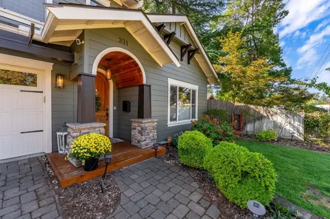 331 NE Fetzner Street Grants Pass OR 97526