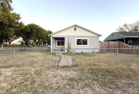 546 Laurel Street Central Point OR 97502