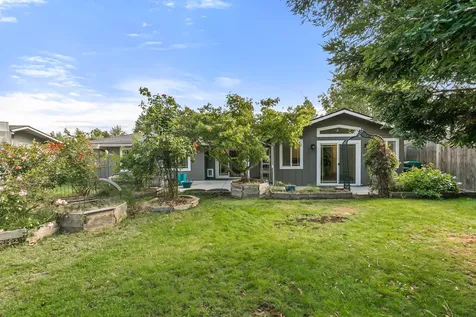 1417 Larkspur Avenue Medford OR 97504