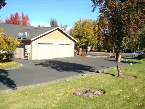 2723 SW Salmon Avenue Redmond OR 97756
