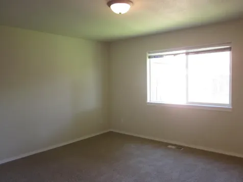 2723 SW Salmon Avenue Redmond OR 97756