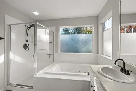 543 Hoover Park Drive Medford OR 97504