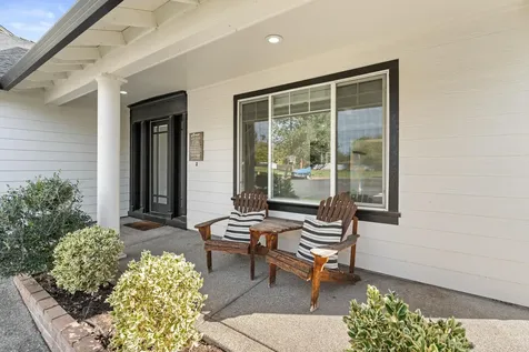 543 Hoover Park Drive Medford OR 97504
