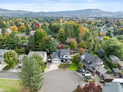 543 Hoover Park Drive Medford OR 97504