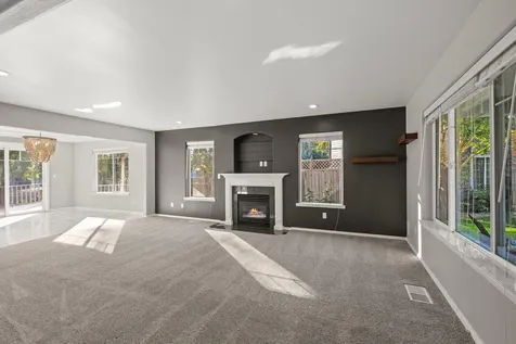 543 Hoover Park Drive Medford OR 97504