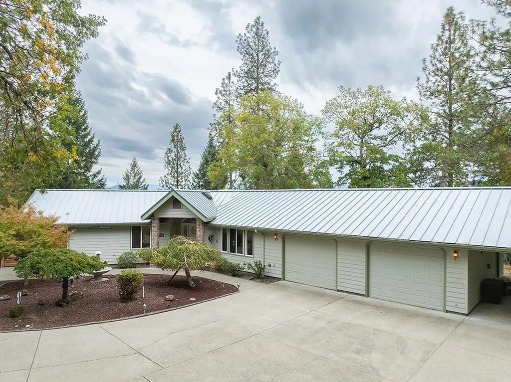 225 Lee Joy Drive Grants Pass OR 97526