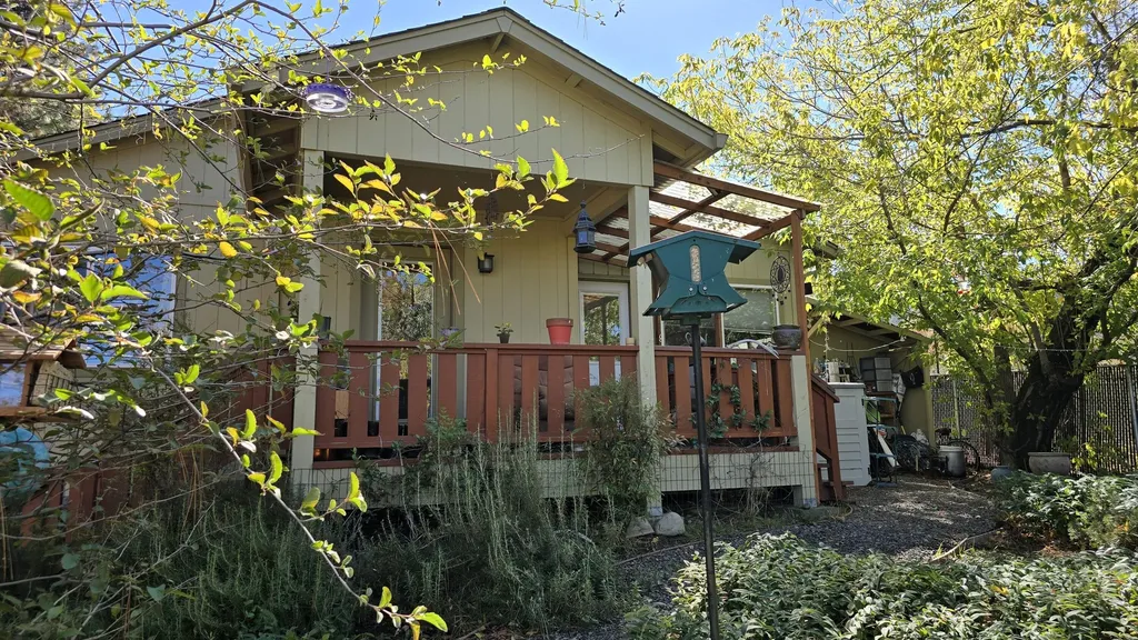 488 Crowson Road Ashland OR 97520