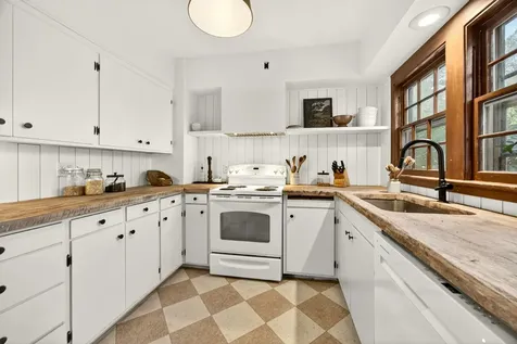 17 Glen Oak Court Medford OR 97504
