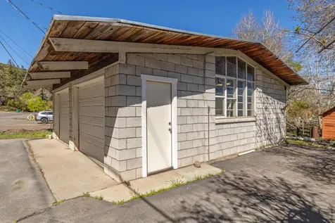 1215 Lakeshore Drive Klamath Falls OR 97601