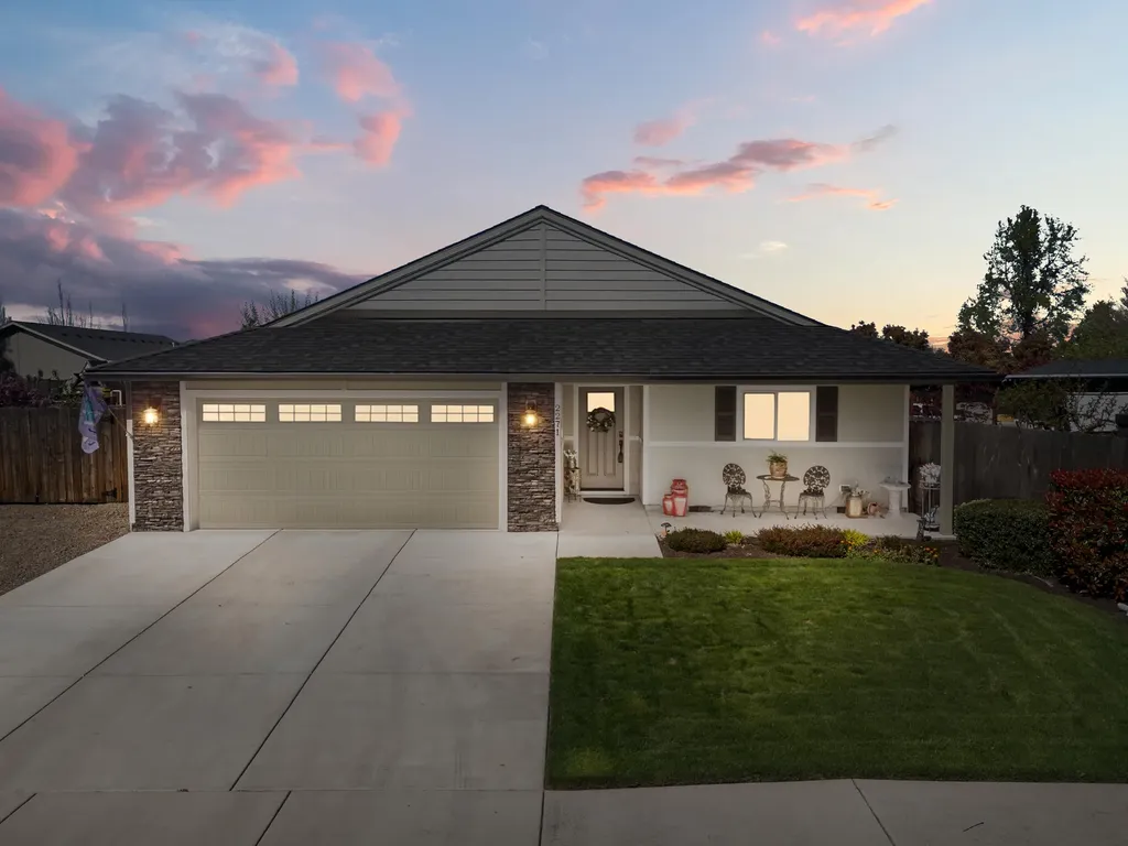2271 Smokethorn Way Medford OR 97504