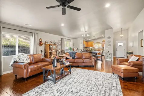 2271 Smokethorn Way Medford OR 97504