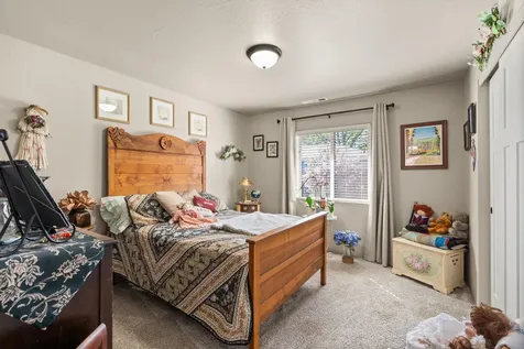 2271 Smokethorn Way Medford OR 97504