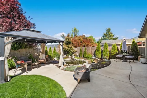 2271 Smokethorn Way Medford OR 97504