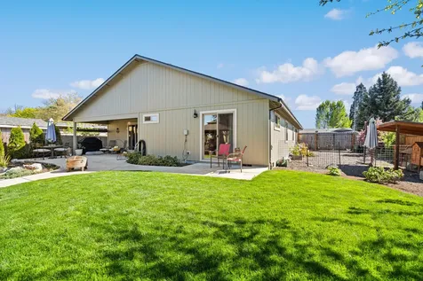 2271 Smokethorn Way Medford OR 97504