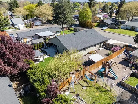 2271 Smokethorn Way Medford OR 97504