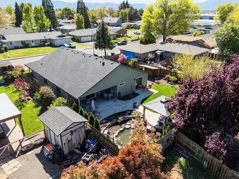 2271 Smokethorn Way Medford OR 97504