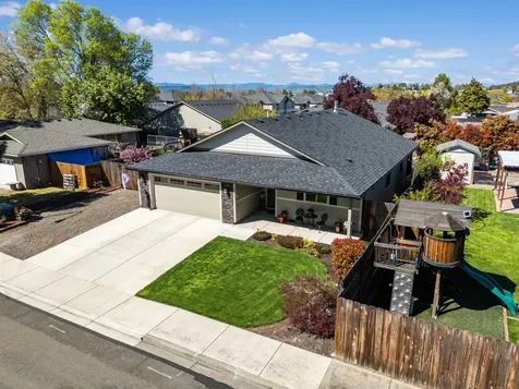2271 Smokethorn Way Medford OR 97504