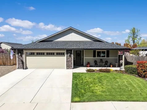 2271 Smokethorn Way Medford OR 97504