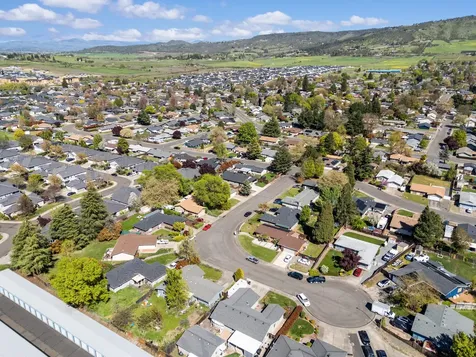 2271 Smokethorn Way Medford OR 97504