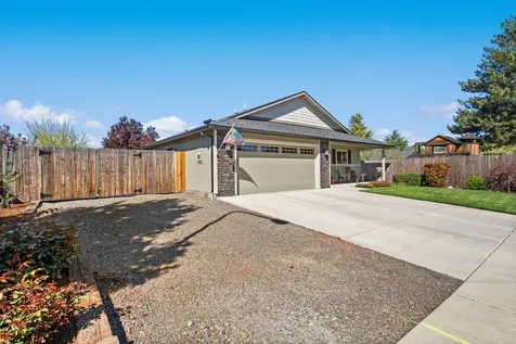 2271 Smokethorn Way Medford OR 97504