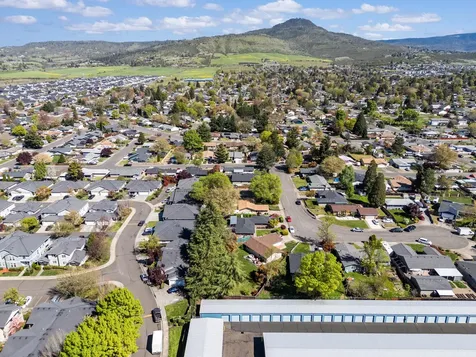 2271 Smokethorn Way Medford OR 97504