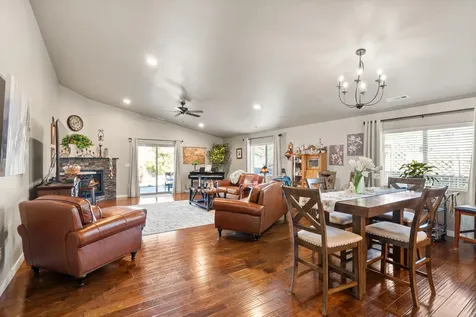 2271 Smokethorn Way Medford OR 97504